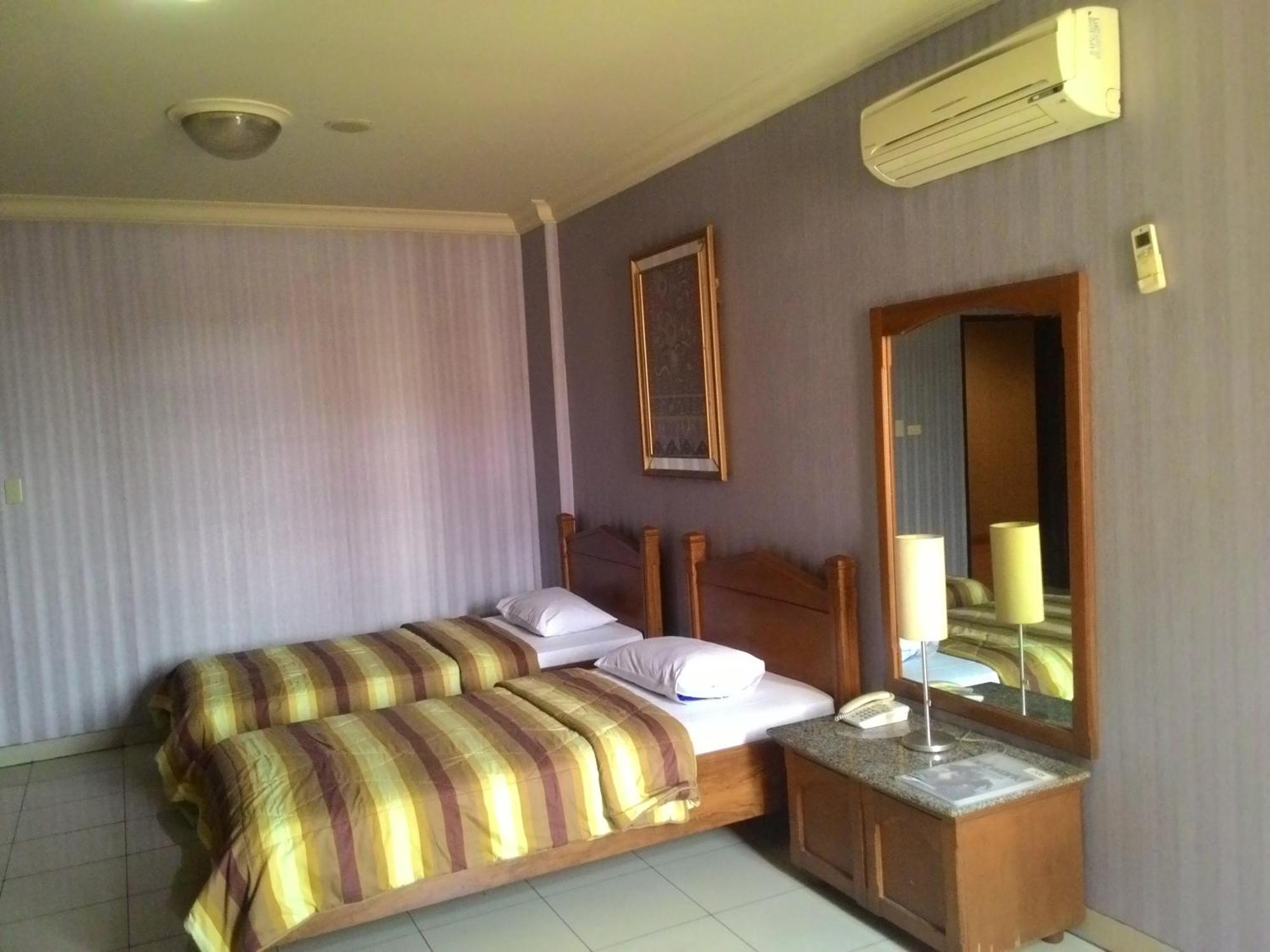 Hotel 678 Kemang Powered By Cocotel Jakarta Kültér fotó
