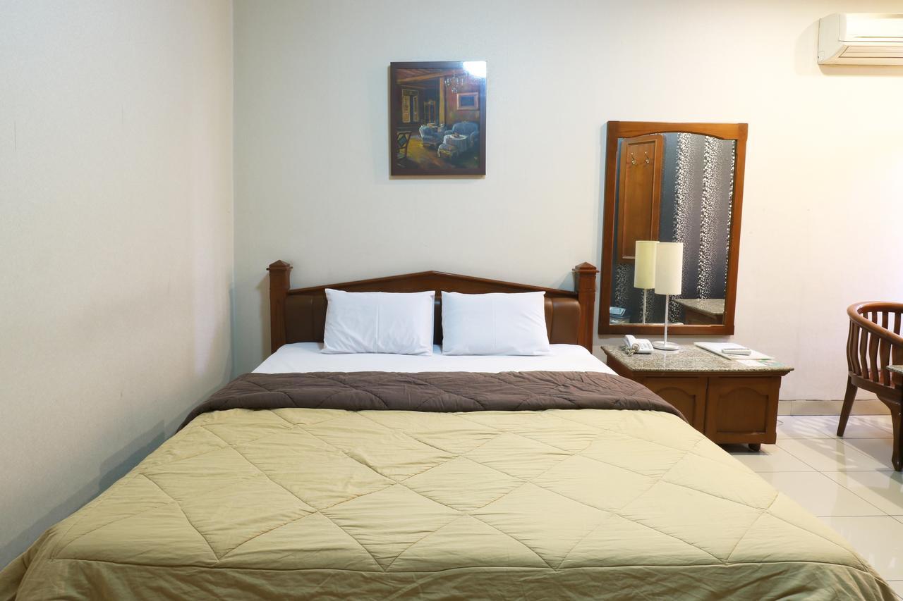 Hotel 678 Kemang Powered By Cocotel Jakarta Kültér fotó