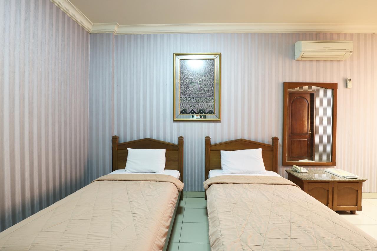 Hotel 678 Kemang Powered By Cocotel Jakarta Kültér fotó